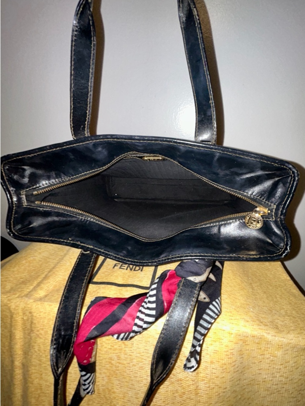Vintage Fendi Pequin striped tote bag. Fendi Scarf and Dustbag included - Picture 12 of 16